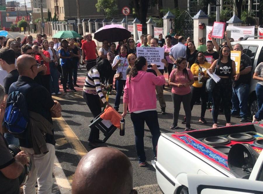 Servidores realizaram greve entre os dias 19 e 27 de março e decidiram suspender e acionar a Justiça (Foto/Divulgação)