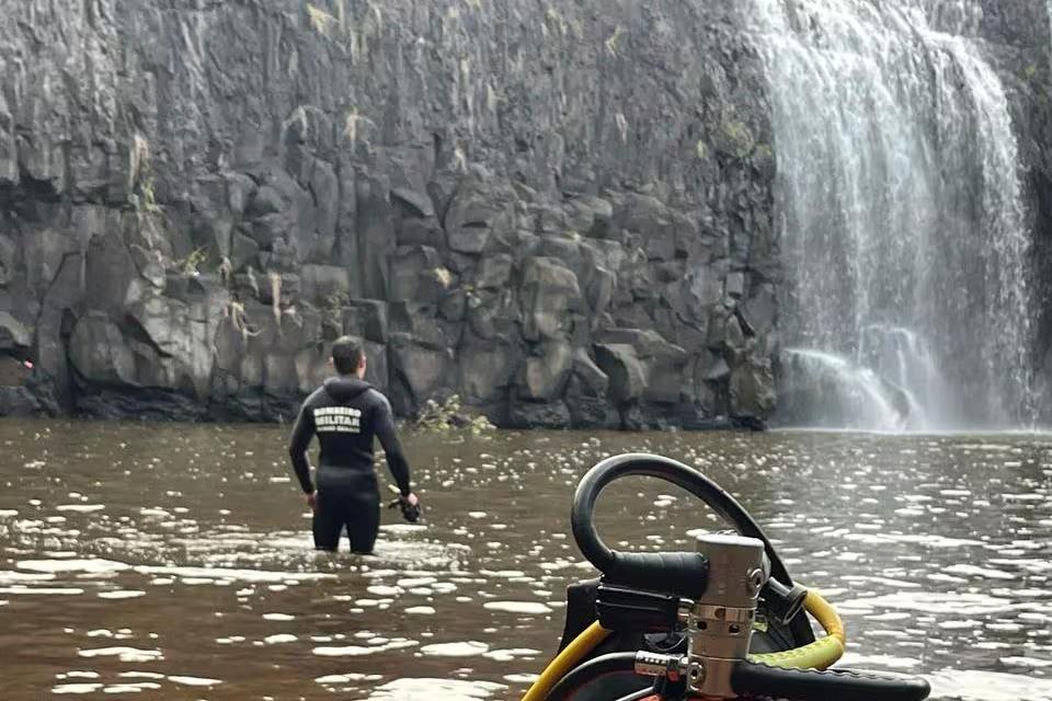 Vítima morreu na cachoeira Bom Jardim (Foto/CBMMG/Divulgação)