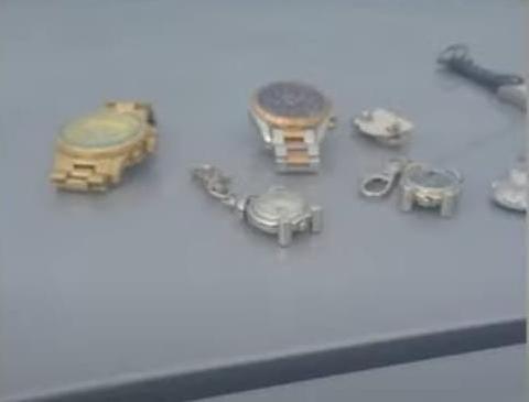 Relógios de alto valor, joias e armas furtados foram recuperados e os veículos, apreendidos (Foto/Divulgação)