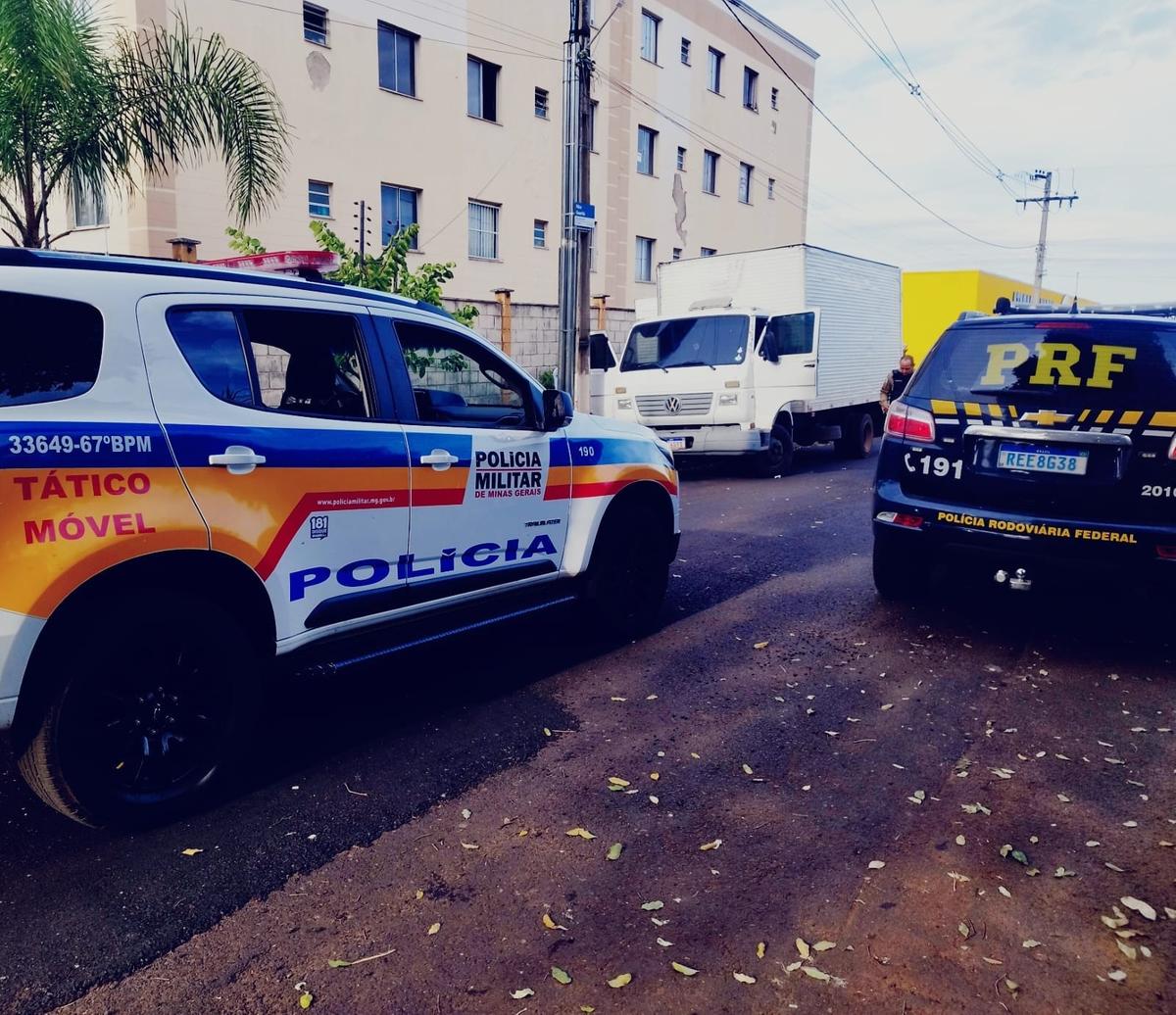 Em operação conjunta da PM e Polícia Rodoviária Federal, o caminhão foi localizado, sem a carga, no Parque Hileia (Foto/Divulgação)