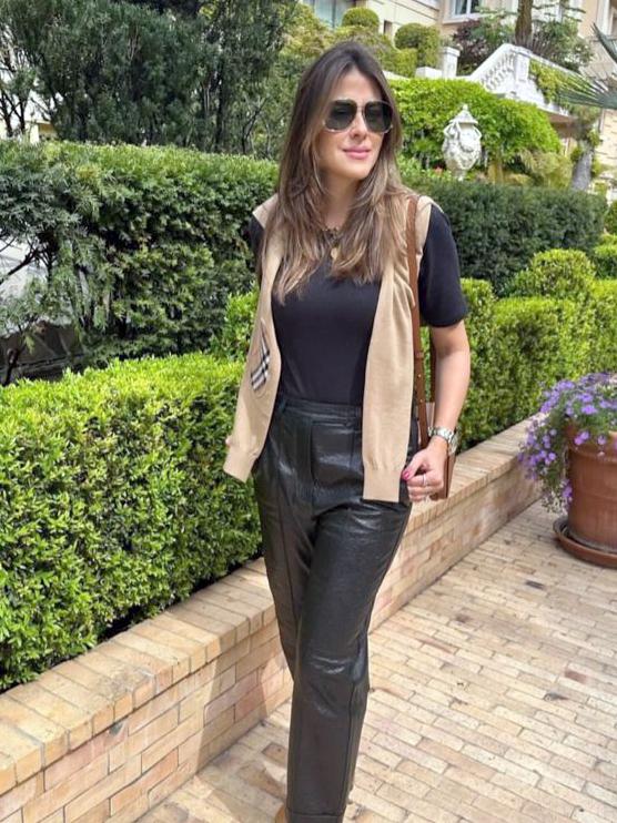 Fernanda Tuychi em temporada de descanç o, mas sempre de olha nas principais tendências de moda, passa temporada em Milão e Monte Carlo (Foto/Arquivo pessoal)