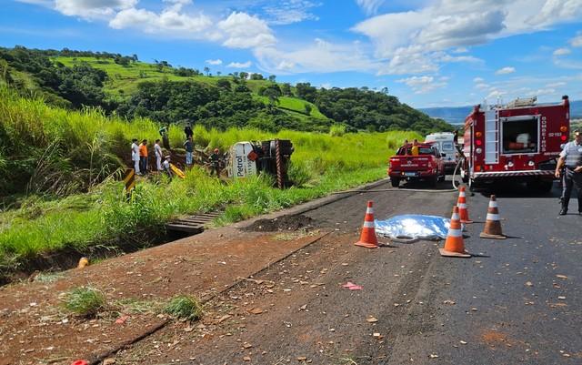 O servidor geral, Nilton Cesar Mesadri, de 50 anos, morreu atropelado por um caminhão quando fazia reparos na pista, rodovia SP-334 (Foto/Divulgação)