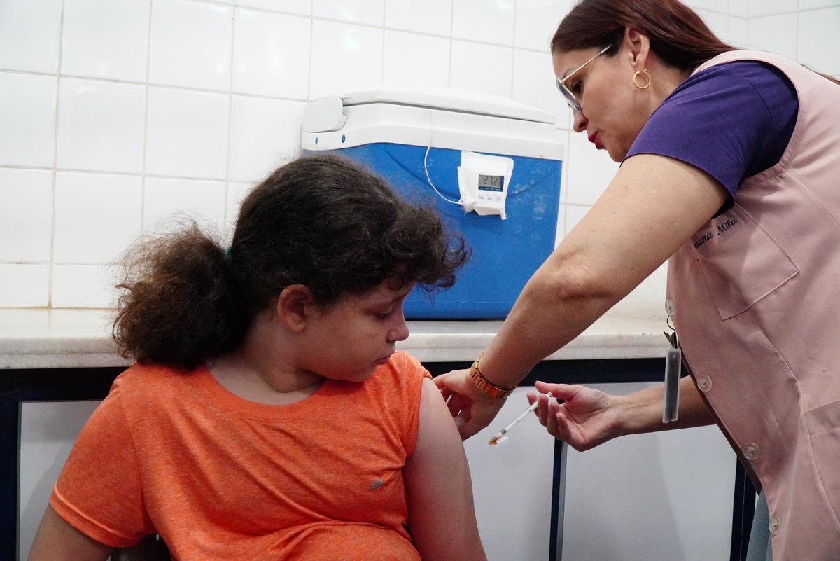 Campanha de vacinação começou no dia 8 de abril, com a imunização de crianças de 10 e 11 anos, e agora é estendida aos adolescentes de até 14 anos (Foto/Divulgação)