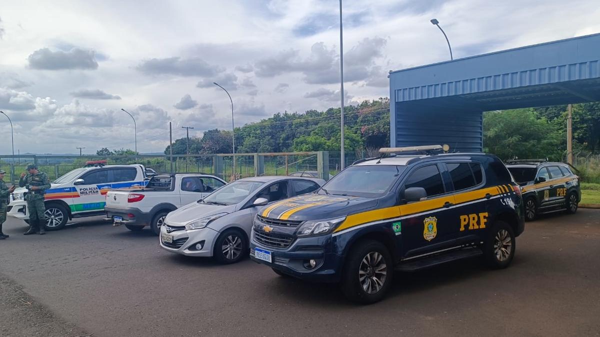O Fiat Strada e o HB20 furtados em Uberlândia foram recuperados e os suspeitos, interceptados na 050 e presos (Foto/Divulgação)