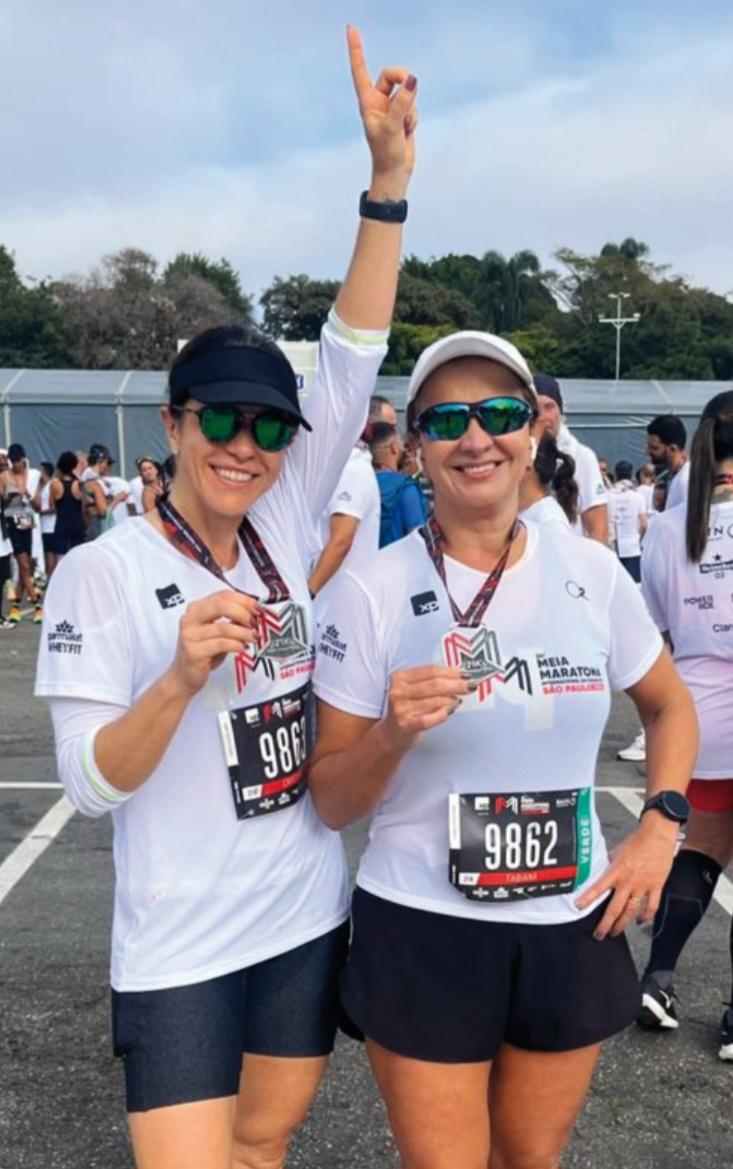 Por aqui, nos trópicos, a influencer e palestrante Cris Soffiatti e a médica Fabiana Pelegrinelli disputaram com o maior fôlego a Meia Maratona Internacional de São Paulo no fim de semana que passou (Foto/Arquivo pessoal)