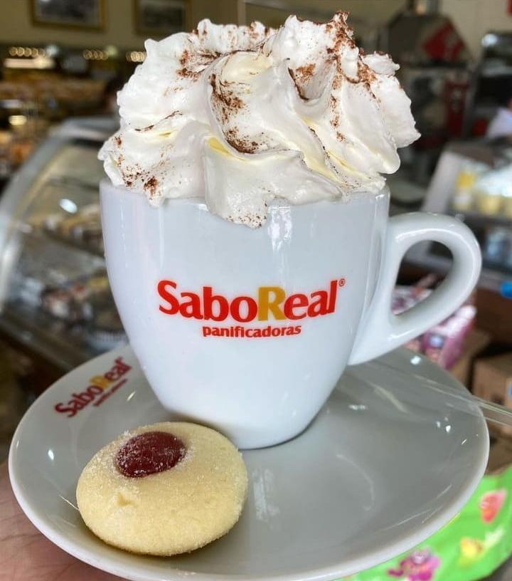 Cappuccino faz sucesso com qualquer delícia da SaboReal (Foto/Divulgação)