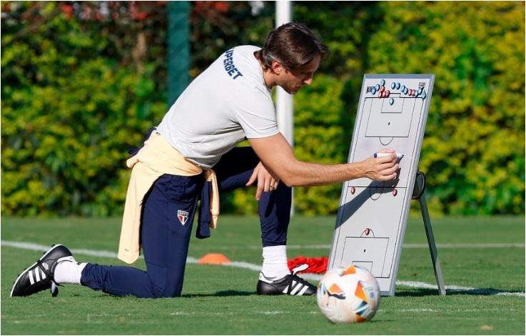 Zubeldía estreia no comando do São Paulo no Brasileirão (Foto/Agência Futebol Interior)