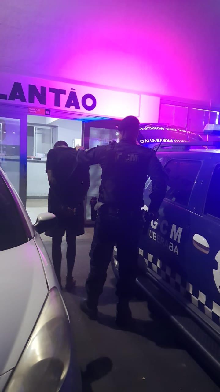 O autor do furto foi localizado e preso por furto, lesão corporal e dano, sendo apresentado ao Plantão Policial junto com as imagens da invasão da residência (Foto/Divulgação)