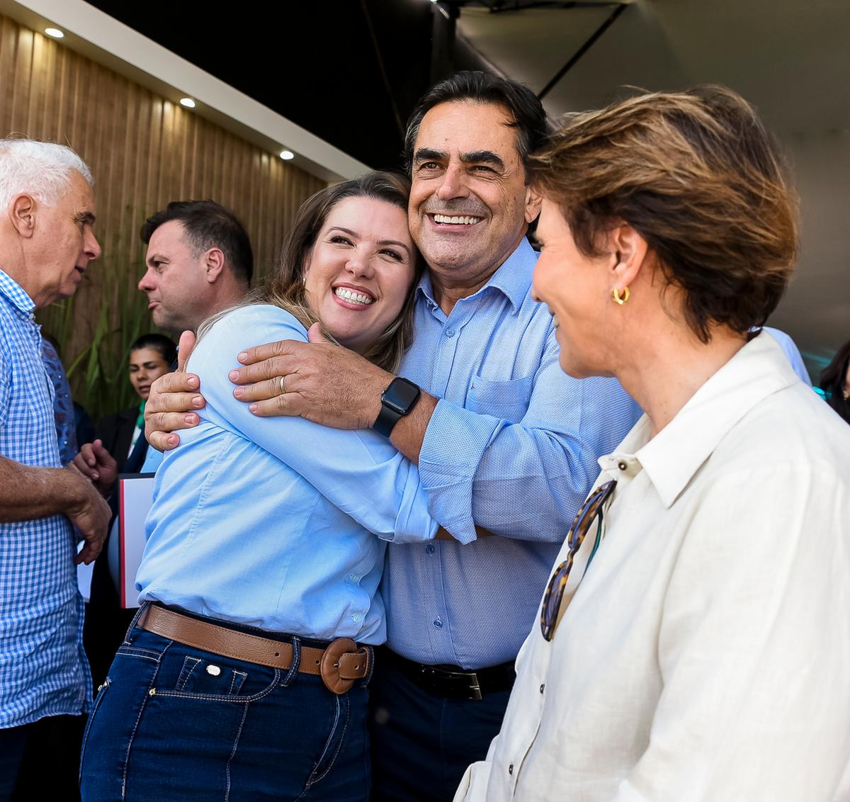 Na semana passada, a prefeita esteve com o presidente estadual do partido, Domingos Sávio, em clima amistoso (Foto/Francis Prado)