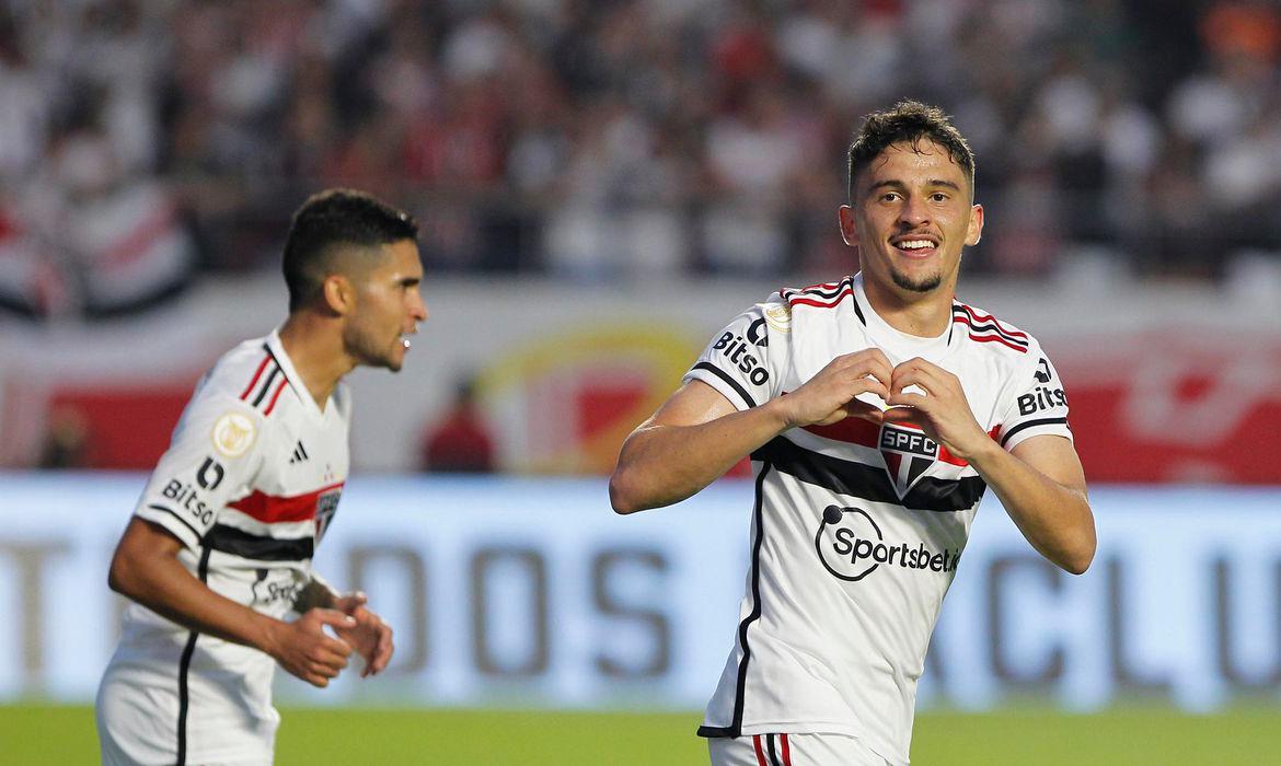 Com 22 anos, Pablo Maia sofreu uma contusão no último treinamento antes do clássico contra o Palmeiras (Foto/Rubens Chiri/SPFC)