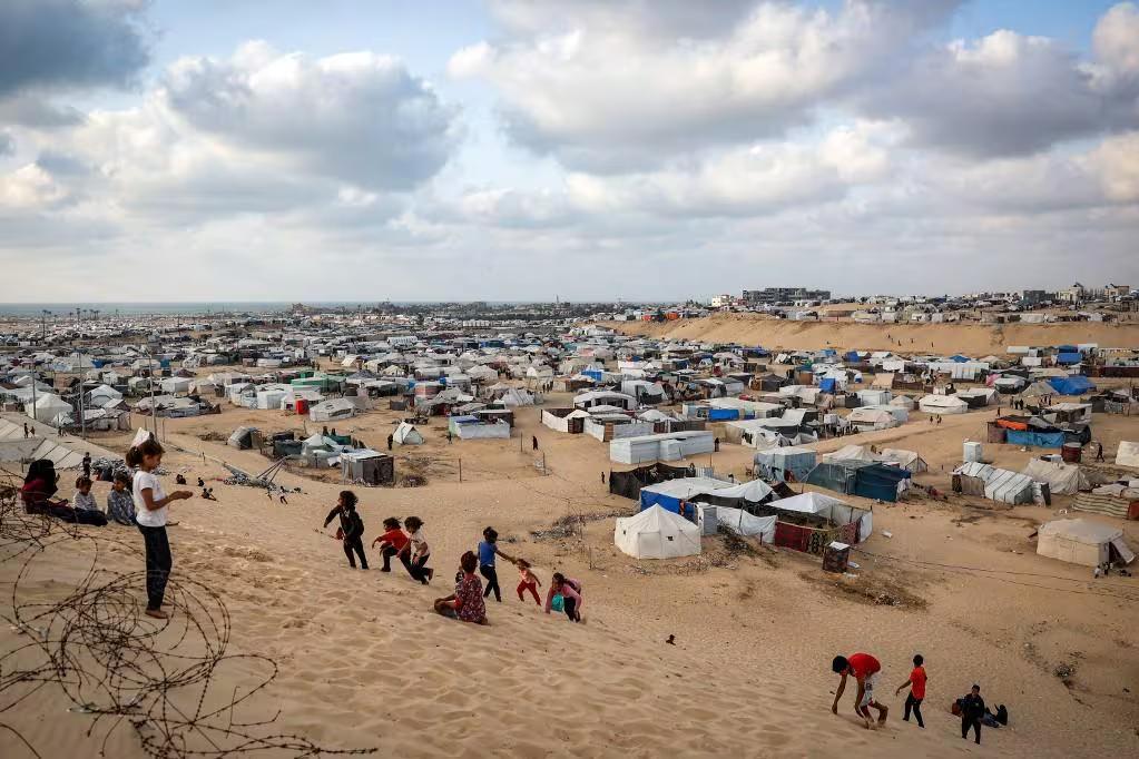 Em Rafah, ao sul de Gaza, boa parte das pessoas se refugiaram em tendas (Foto/AFP)