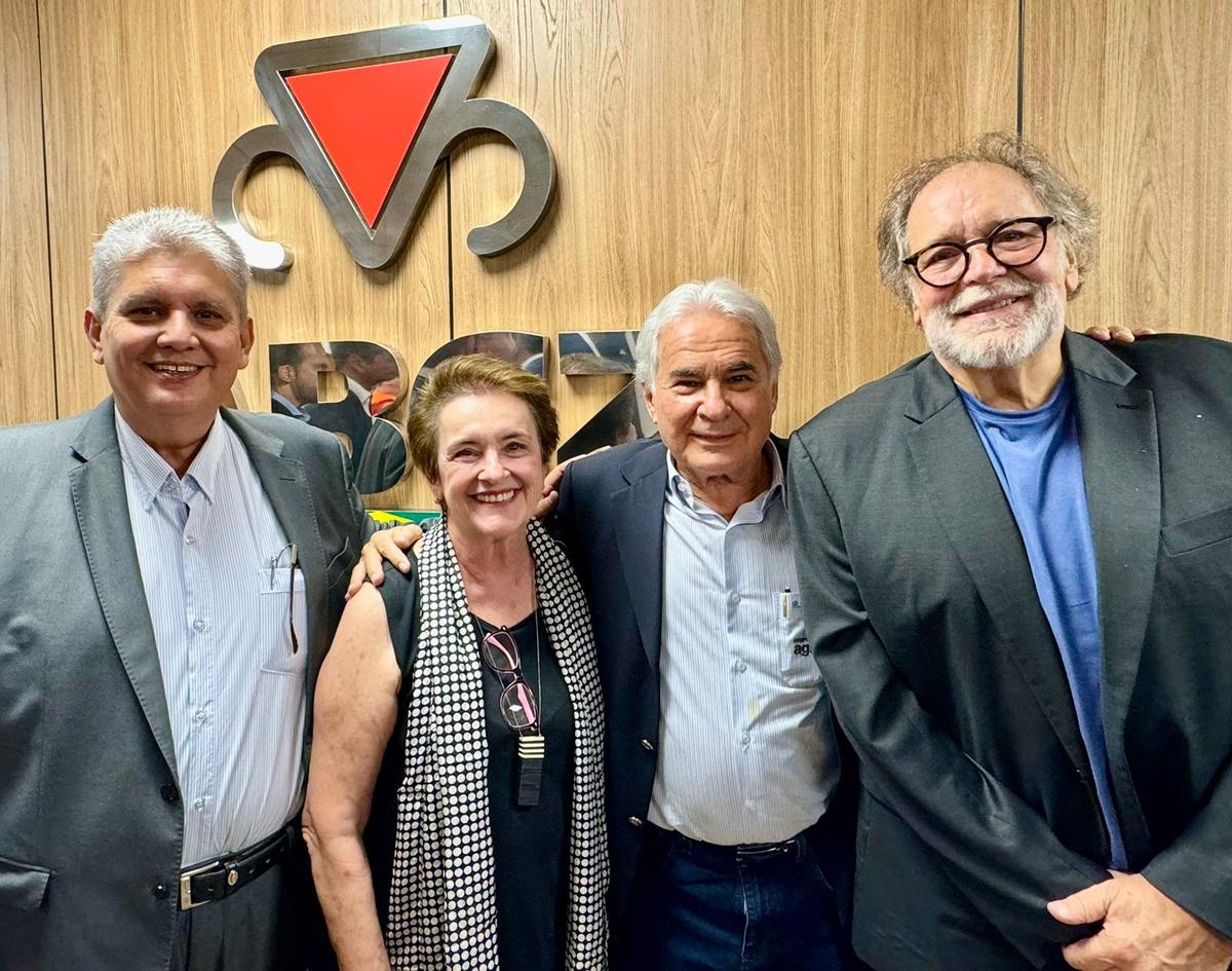 Da esquerda para a direita, o presidente do CIITA, Wesley Bicalho, a museóloga Maria Inês Mantovani Franco (Expomus), o empresário Marco Túlio Paolinelli, e o genial arquiteto Gustavo Penna na noite de apresentação do projeto do Museu do Agro Alysson Paolinelli, na ABCZ (Foto/Divulgação)