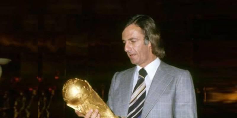 Cesar Luiz Menotti foi o técnico campeão pela Argentina na Copa do Mundo de 1978 (Foto/Jornal Olé Argentina)