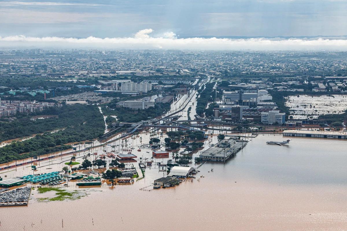 Enchentes e inundações que atigem o Rio Grande do Sul deixaram a cidade de Canoas debaixo d'água (Foto/Ricardo Stuckert/PR)