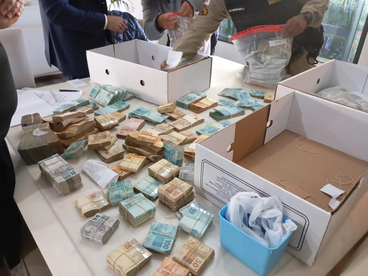 Na casa do dono do frigorífico Boi Bravo, foram apreendidos milhares de dólares, euros e mais de R$1,5 mão em dinheiro vivo (Foto/Divulgação)
