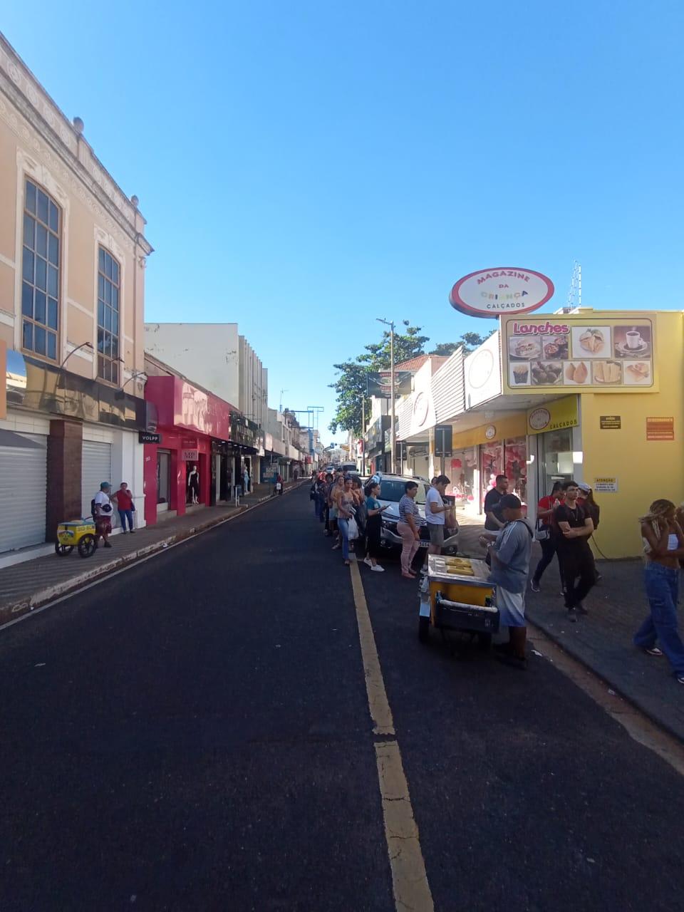 Fila do Cartório Eleitoral quase chegou à avenida Presidente Vargas (Foto/Jornal da Manhã)