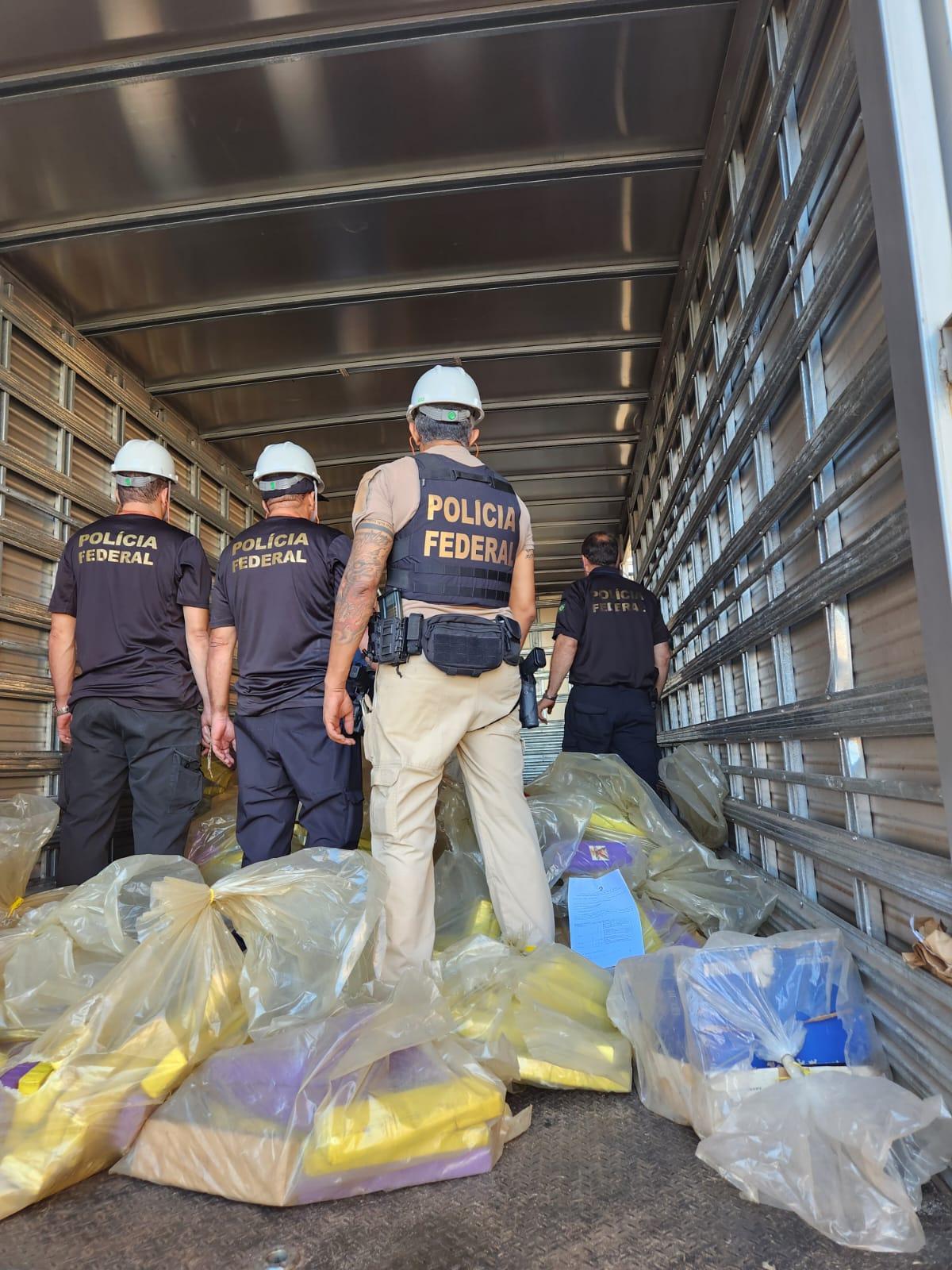 A incineração ocorreu nas dependências de uma usina localizada na região, onde as drogas, incluindo cocaína, ecstasy e maconha, foram destruídas em um alto forno (Foto/Divulgação)