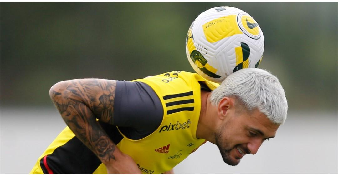 O uruguaio Arrascaeta foi a novidade do Flamengo no treino desta quinta-feira no Ninho do Urubu (Foto/Gilvan de Souza)