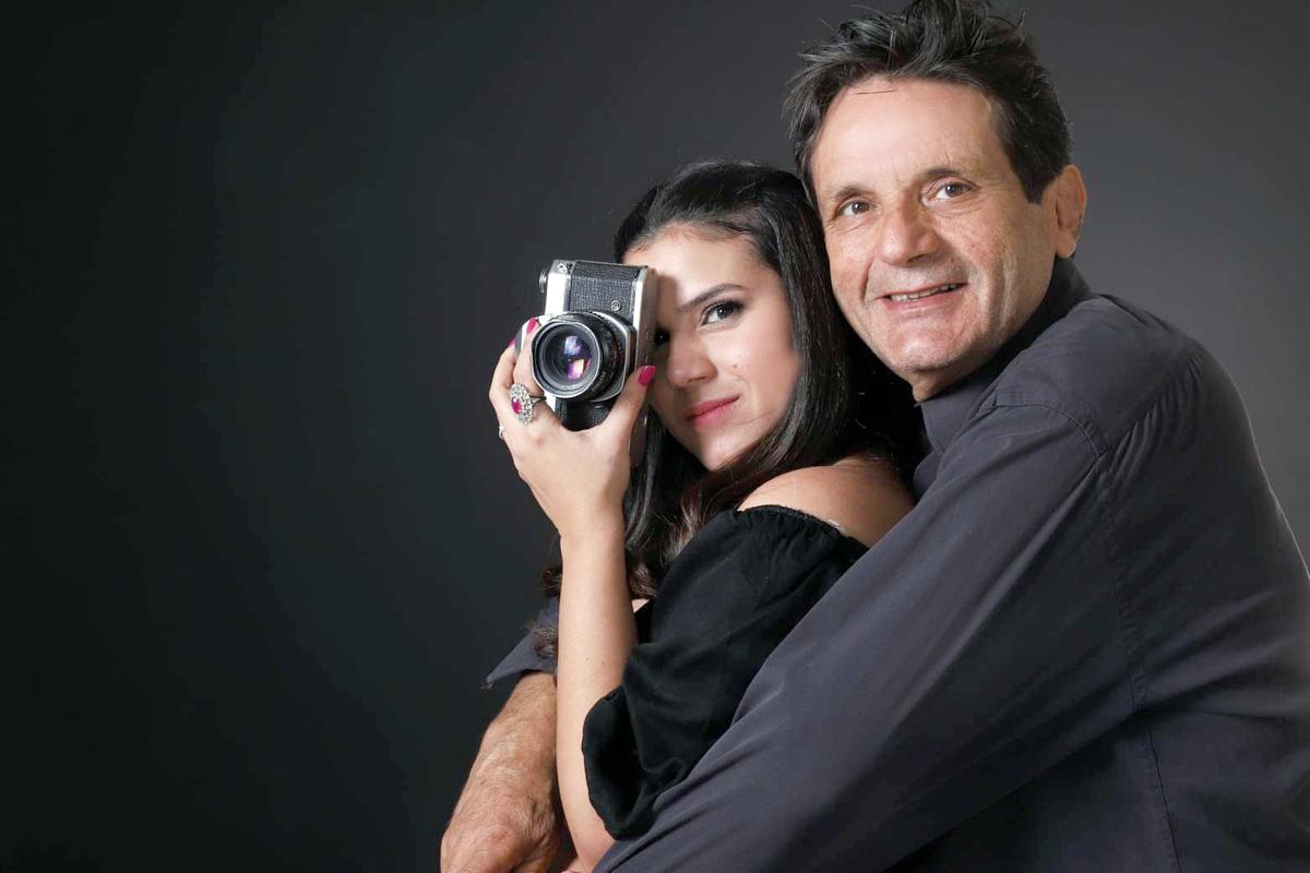 Babi e Ramon Magela inauguraram ontem a mostra em comemoração ao dia das mães no shopping Uberaba. O trabalho dos fotógrafos e verdadeiros artistas fica exposto até o final de maio. A exposição esta imperdível, vale a pena conferir e já deixar reservado na agenda, em agosto a dupla prepara um trabalho incrível em comemoração ao dia dos pais (Foto/Arquivo pessoal)