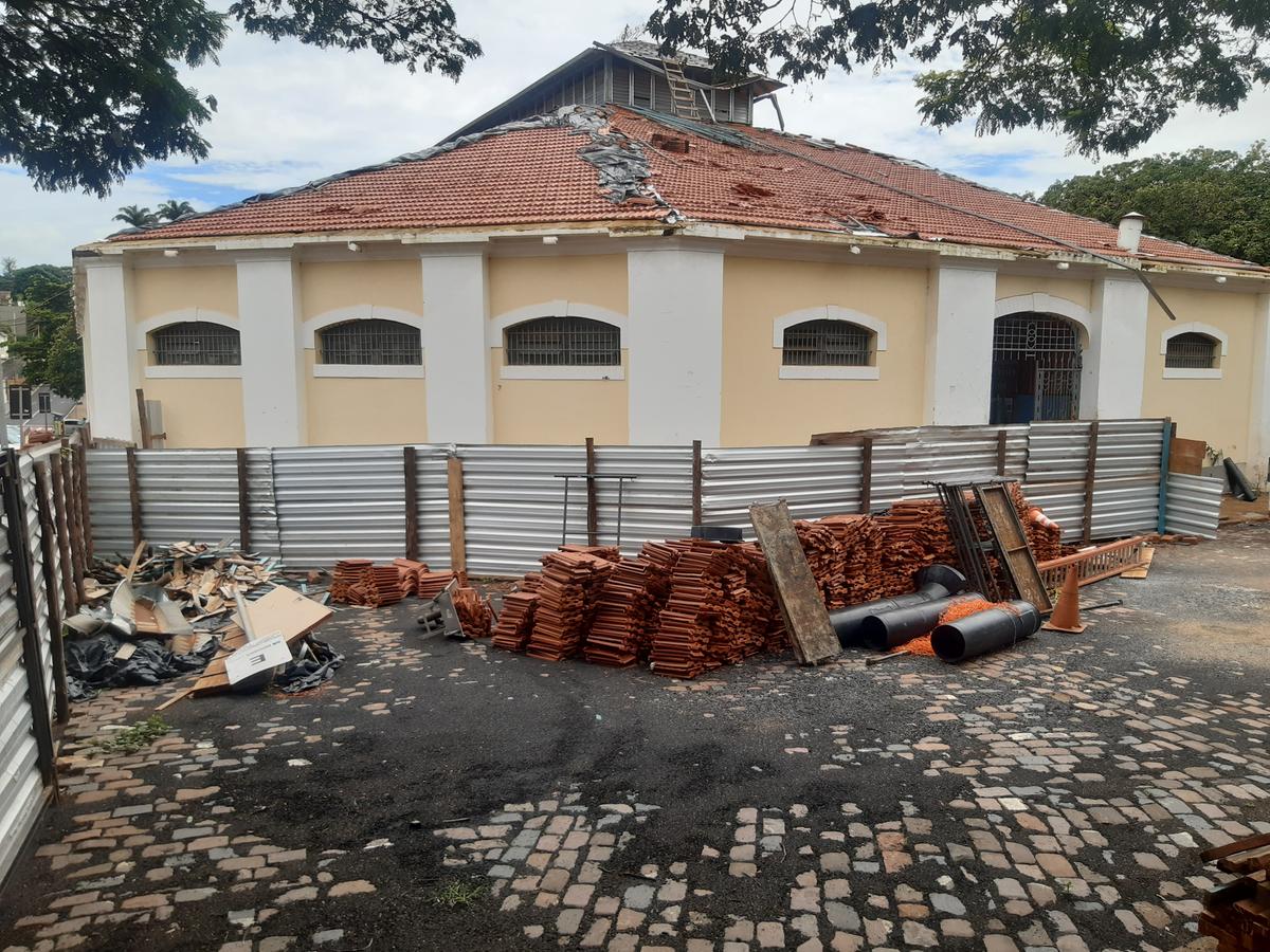 Obra de reforma do Mercado Municipal foi abandonada pela Elis Construções, do estado de Goiás (Foto/Arquivo)