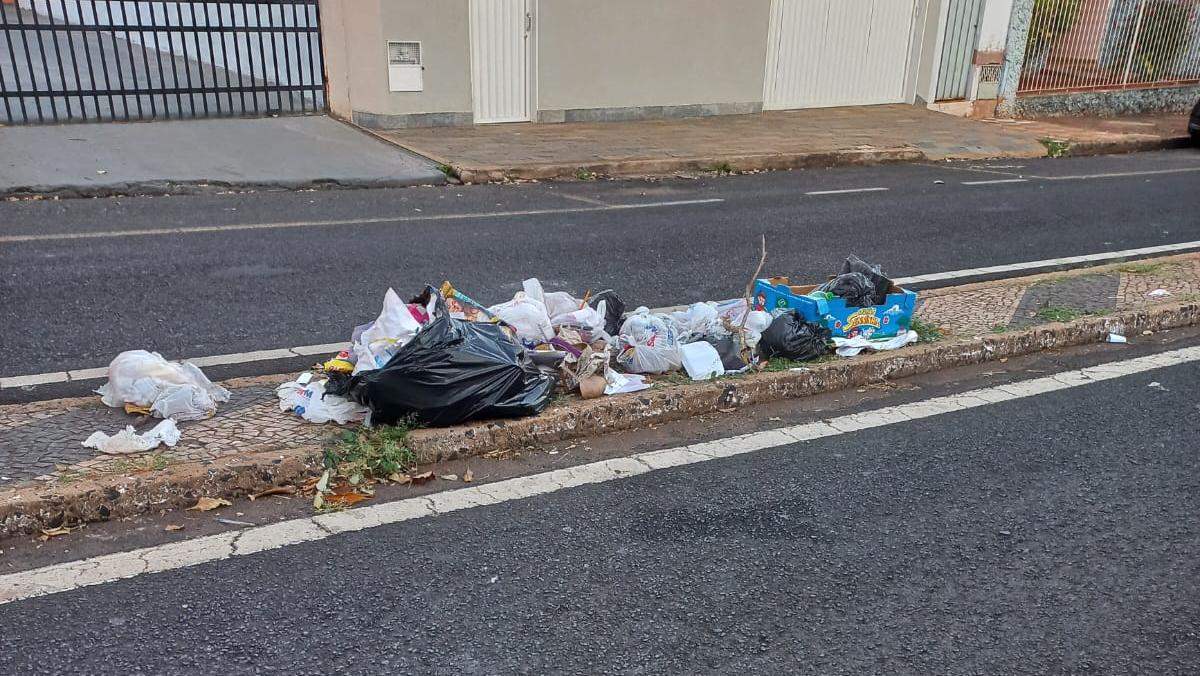 Vizinhança reclama de lixos deixados no local (Foto/Leitor JM)