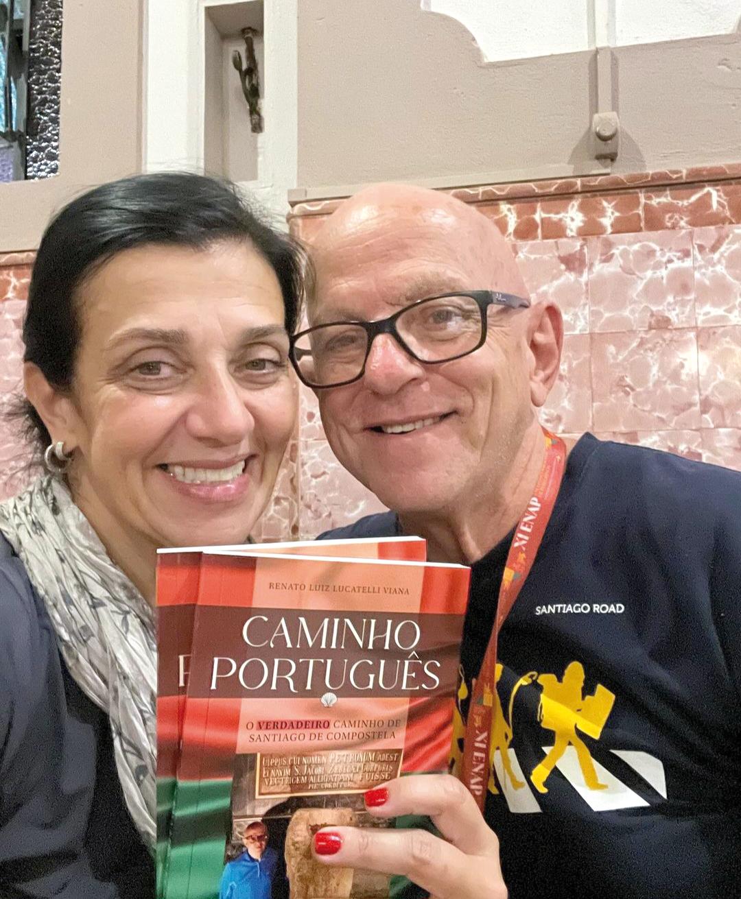 Renato Lucatelli em evento de pré-lançamento de seu mais recente livro no Mosteiro de Itaici, ao lado da também peregrina Adriana Reis (Foto/Arquivo pessoal)