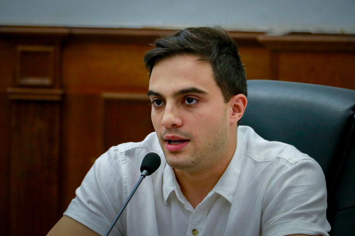 Vereador Caio Godoi, vice-presidente e proponente da CEI, disse que retira a assinatura do relatório final, que já estaria pronto, em virtude do fato novo (Foto/Rodrigo Garcia)