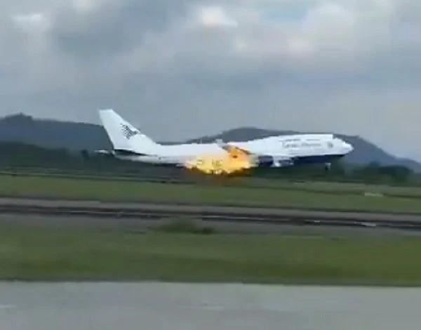 Motor do avião explodiu durante a decolagem (Foto/Reprodução/Redes sociais)