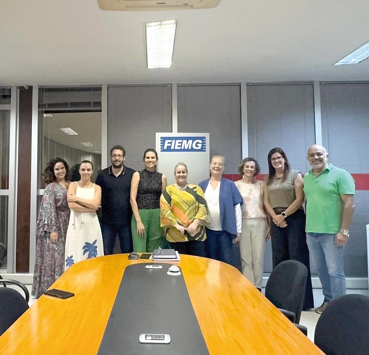 1ª reunião da AUREA com a presença dos diretores, Bruna Carvalho, Gabriela Tamayossi, Felipe Colmaneti, Marina Bianchi, Thais Curi, Zulema Paixão, Elaine Furtado, Claudia Misson, Luiz Mario Molinar (Foto/Reprodução)