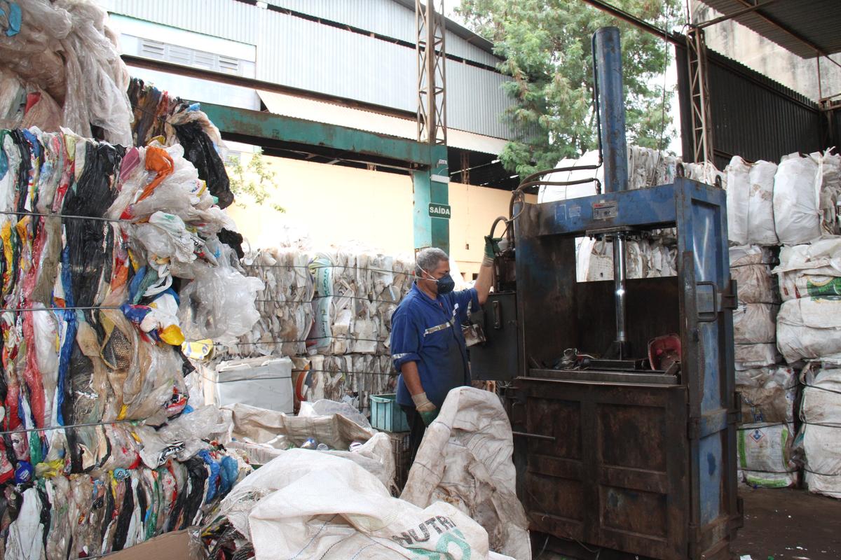 Uma das medidas que a concessionária assume no contrato é a reestruturação da unidade de reciclagem pertencente à Cooperu (Foto/Arquivo)