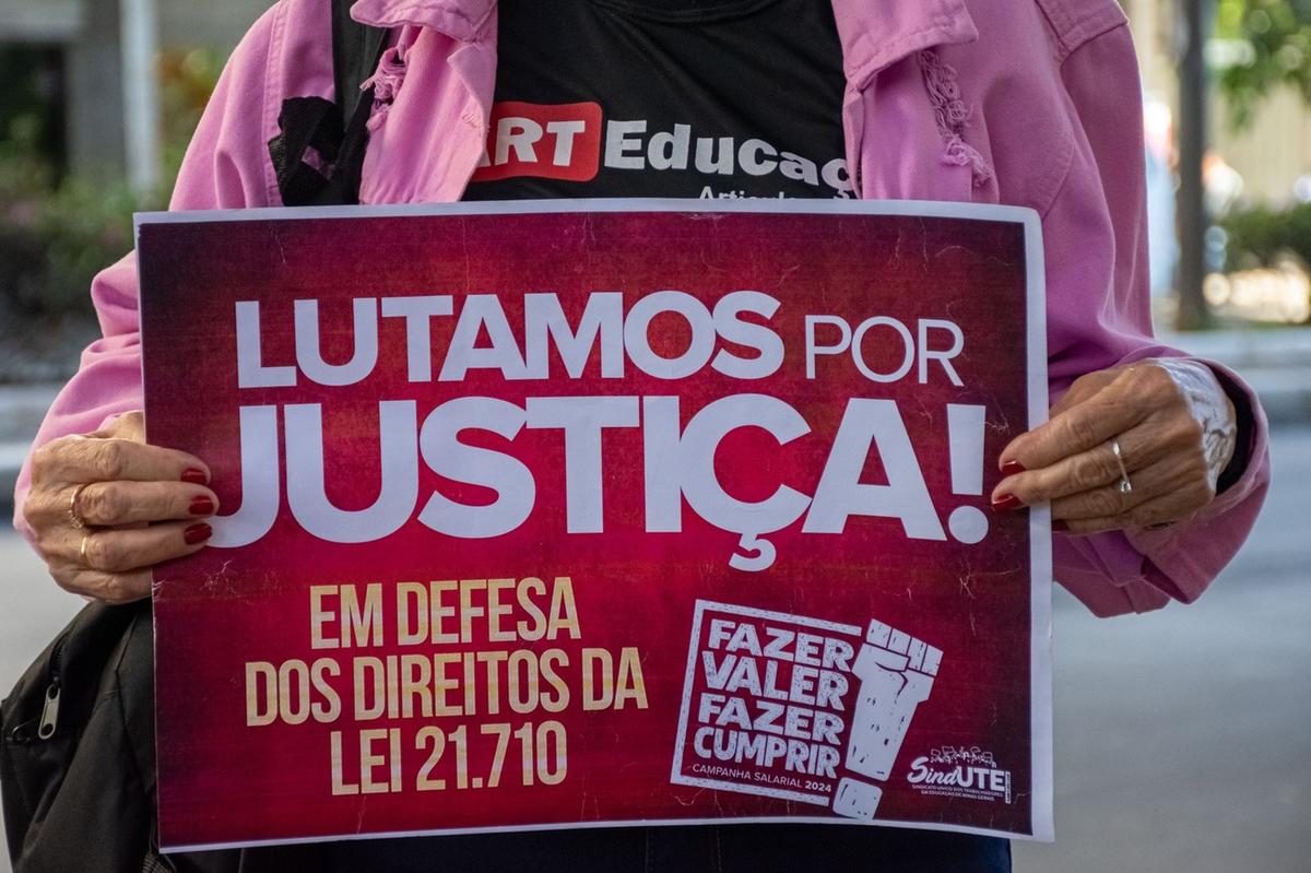 Professores da rede estadual de Educação cobram o reajuste do piso da categoria e protestam contra a proposta de reajuste de 3,62% (Foto/Divulgação)