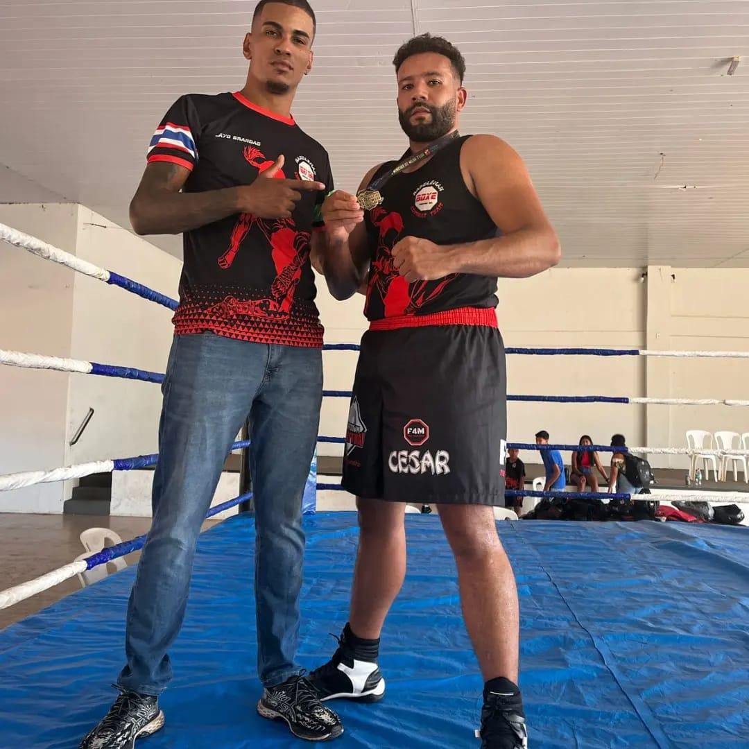 O treinador Cayo Brandão e o campeão Cesar Augusto (Foto/Divulgação)