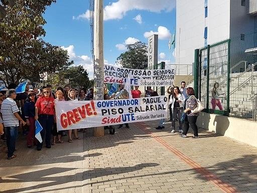 Nesta segunda, professores realizaram manifestação regional em Uberlândia contra a condução das negociações por parte do governo (Foto/Arquivo)