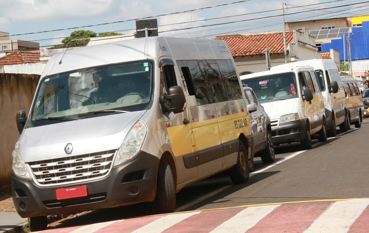 O transporte escolar rural é realizado pela Ubervan, por meio de contrato emergencial, firmado há mais de um ano (Foto/Arquivo)