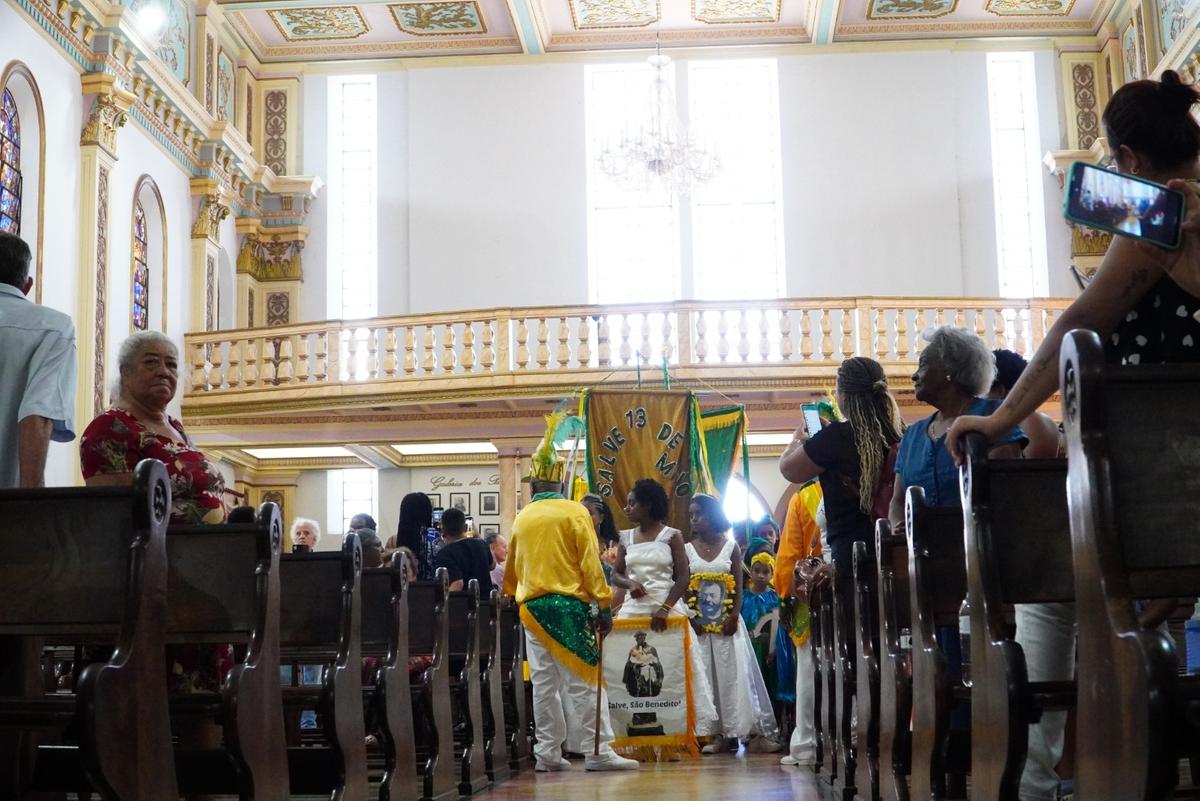 No dia 13 de maio, grupos de congadas, moçambique e afoxés participaram, como é tradicional, de celebração na igreja Santa Teresinha (Foto/Divulgação)