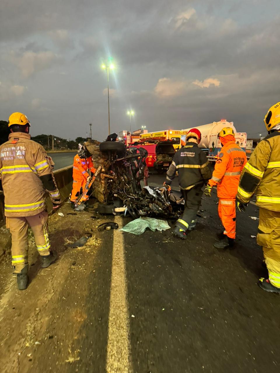 Veículo ficou totalmente destruído após o acidente (Foto/Divulgação)