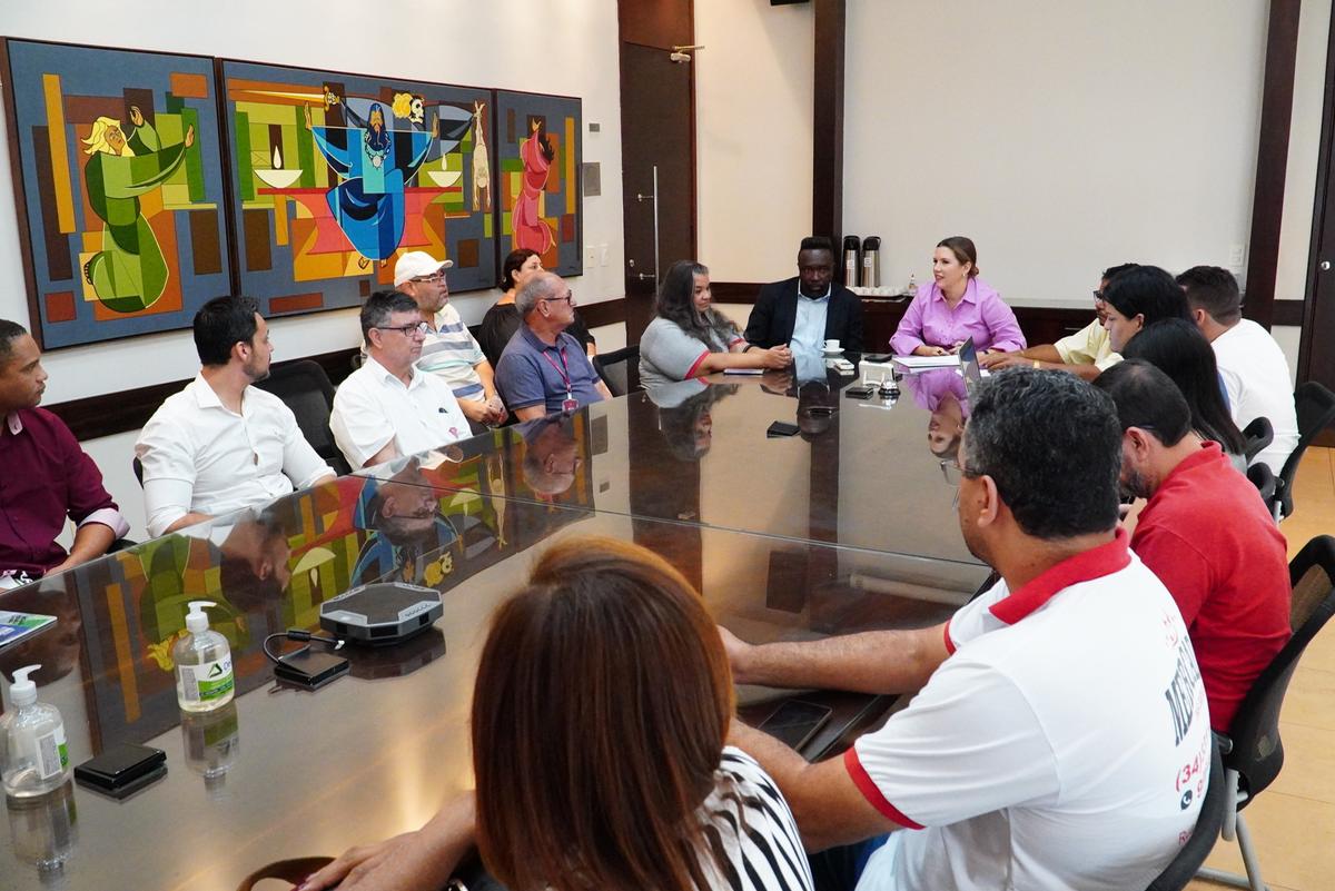 Reunião tratou da regulamentação da venda de quibes fabricados no município (Foto/Lílian Veronezi/PMU)