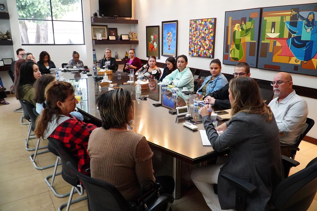 Na reunião, protetoras puderam tirar dúvidas e sanar diversas questões (Foto/Lílian Veronezi/PMU)