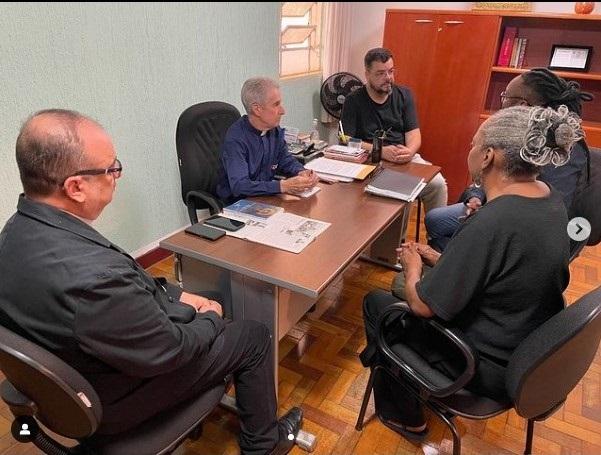 Participaram da reunião, além de dom Paulo, a presidente do Compir, Maria Abadia; o titular da Coordenadoria, Reginaldo Silva, e ainda o padre Saulo Emílio, vigário-geral, e o monsenhor Célio Lima, coordenador de Pastoral (Foto/Divulgação)