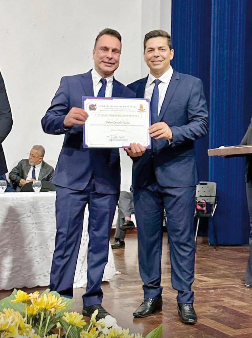 Fabiano Guerra, superintendente do Shopping Uberaba, homenageado pela Câmara Municipal de Uberaba, com o Título de Cidadania Uberabense, por indicação do presidente da Casa, vereador Fernando Mendes (Foto/Arquivo pessoal)