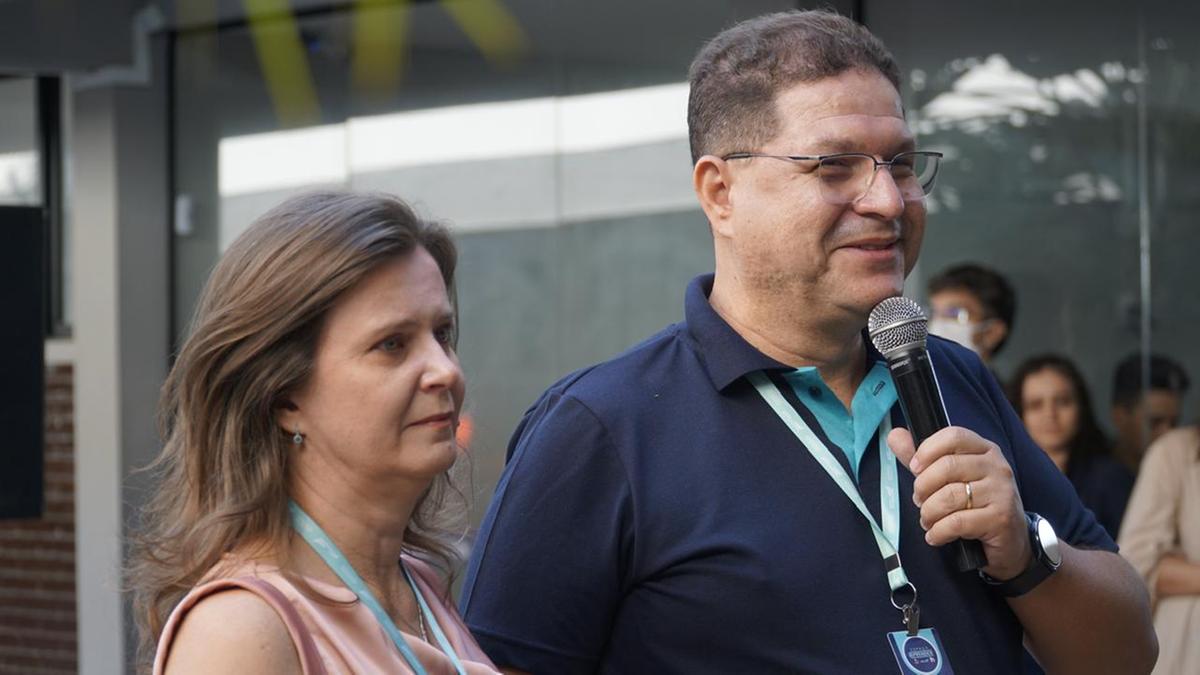 Patrícia e Cristiano Arruda, os empreendedores do Colégio Livre Aprender, anfitriões do evento de inauguração do Espaço Aprender (Foto/Divulgação)