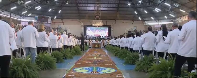 Celebração voltou a ser única na Diocese e reuniu cerca de 10 mil fiéis no Ginásio Marista, na quinta-feira (Foto/Divulgação)