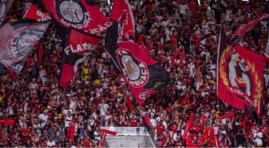 Torcida do Flamengo estourou  bombas no jogo contra o Bolivar, por isso, irá pagar uma multa de R$ 52 mil (Foto/Paula Reis/CRF)