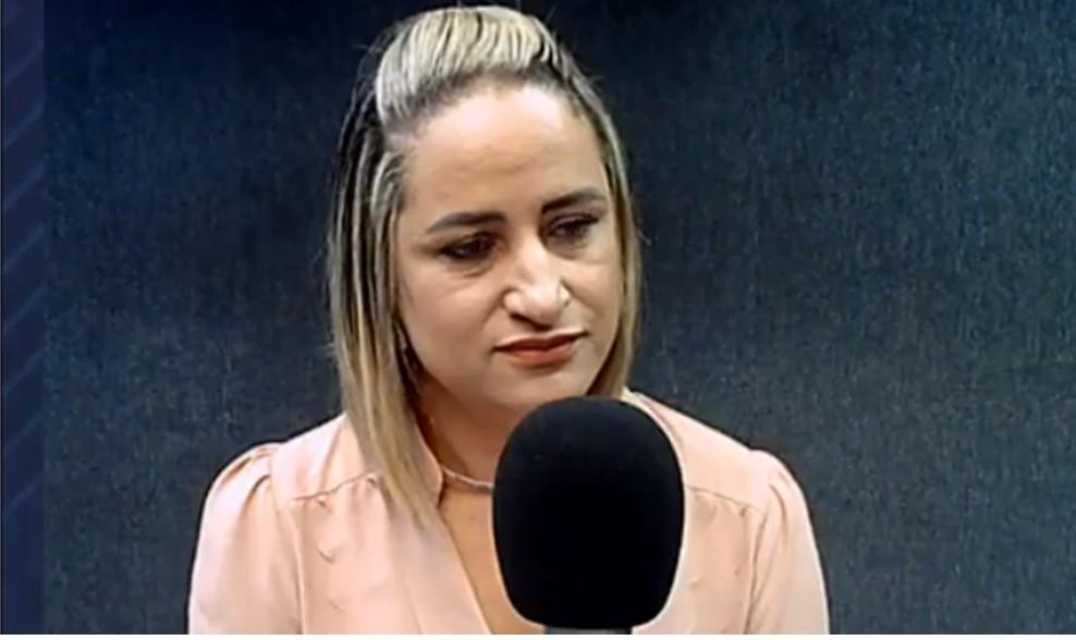 Érika Martins em entrevista na Rádio JM 95.5 FM (Foto/Arquivo JM)