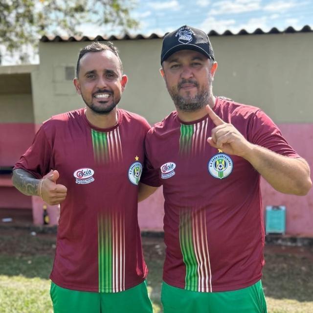 Ricardo Socorro e seu auxiliar Fred, da Água Compridense (Foto/Divulgação)