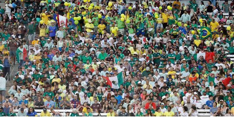 Cada vez que Alysson cobrava tiro de meta, a torcida entoava cantos homofóbicos (Foto/Rede Globo)