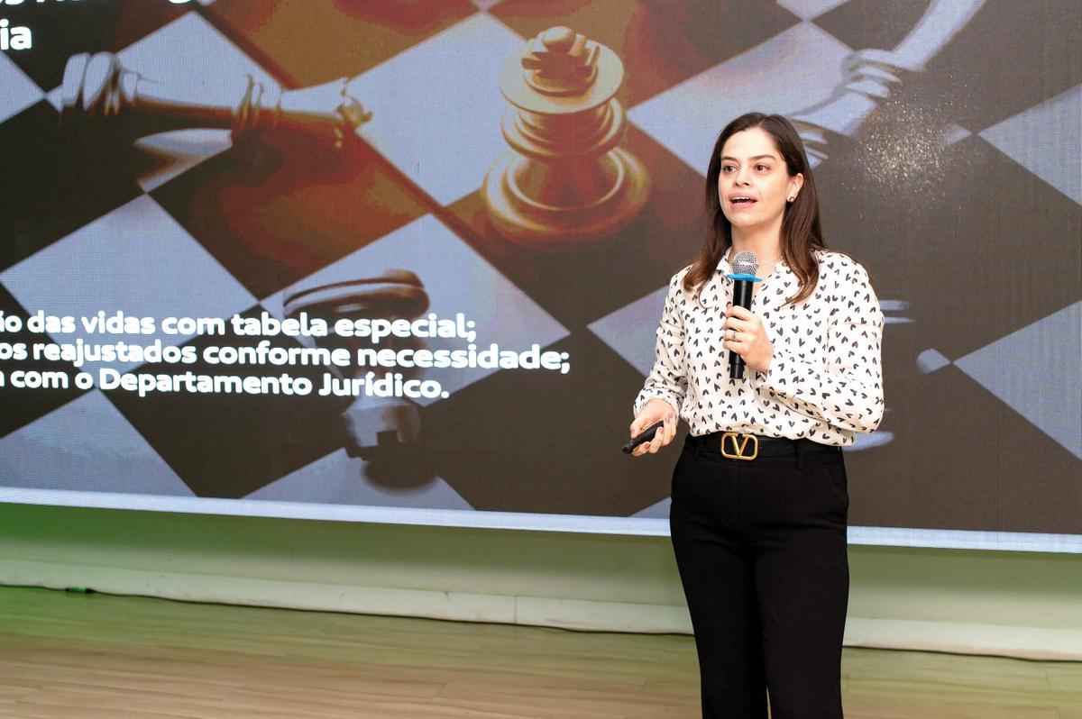 Diretora de Mercado da Unimed Uberaba, Dra. Giovanna Prata Ciabotti de Camargos, durante Encontro com os Cooperados - Encoop 2024 (Foto/Arquivo pessoal)