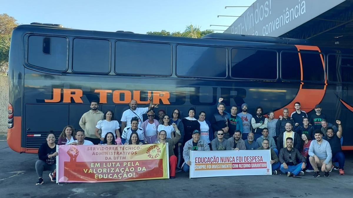 Delegação da UFTM e IFTM foi a Brasília ontem para pressionar o governo nas negociações (Foto/Divulgação)