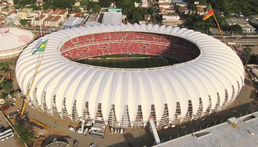 O cheiro da sujeira levada pelo Guaíba ainda é forte no entorno do estádio (Foto/Wikipédia)