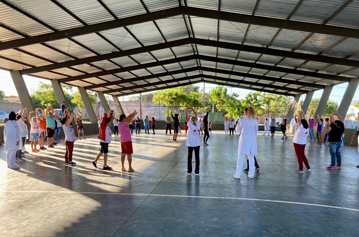 As atividades tiveram início ontem no Jardim Maracanã, onde idosos da região se reuniram na quadra do bairro (Foto/Divulgação)